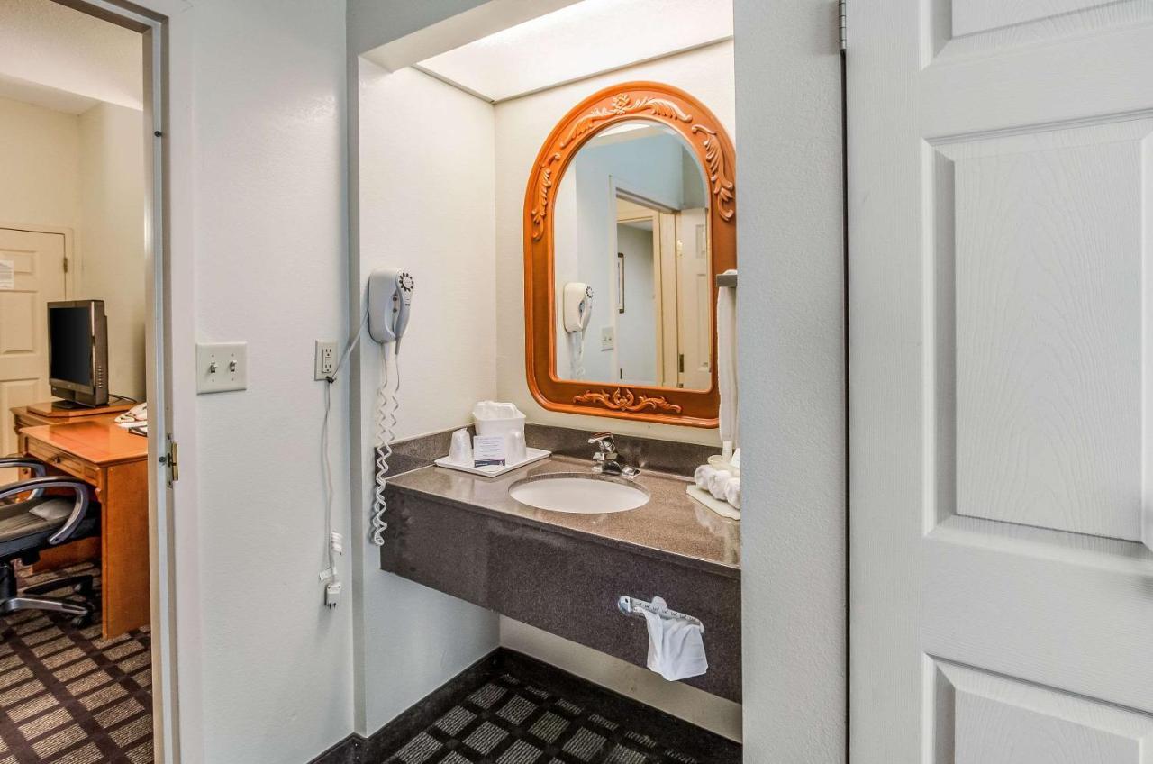 Savannah Gateway Hotel & Suites Georgetown Eksteriør billede